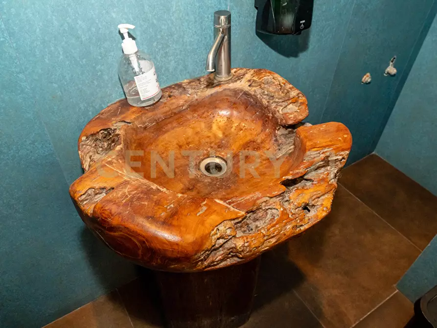 Immagine 27 di Bar / Ristorante in vendita  in Via Vincenzo Giuffrida a Catania