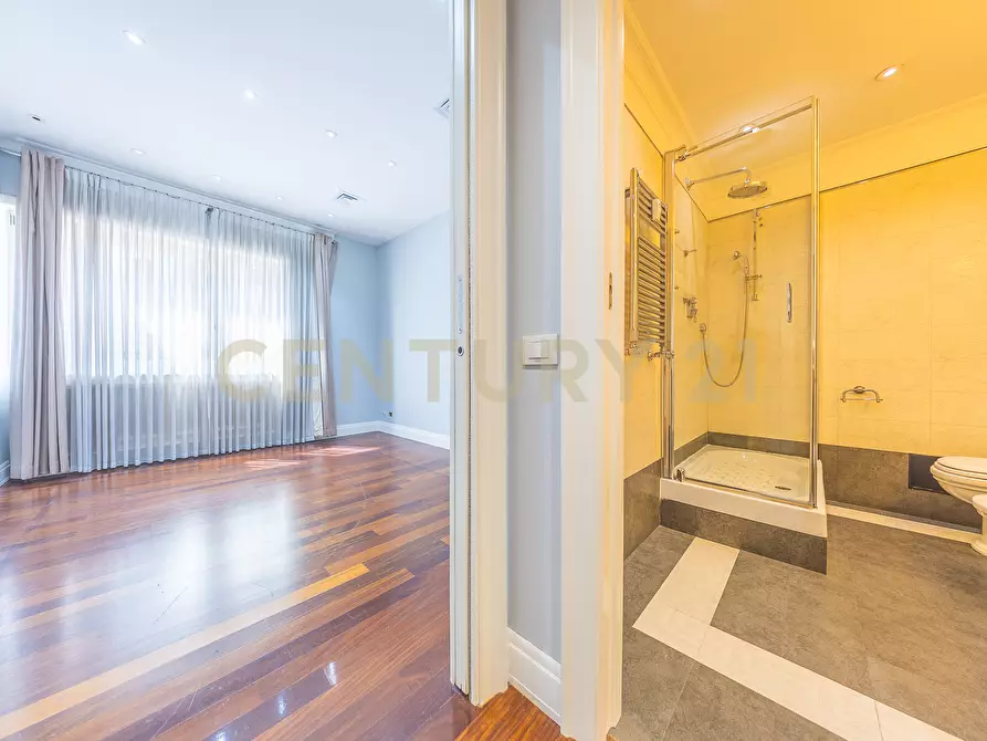 Immagine 19 di Appartamento in vendita  in Via Bevagna 68 a Roma