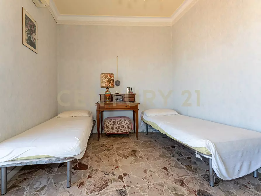 Immagine 26 di Pentalocale in vendita  in Via Messina 523 a Catania