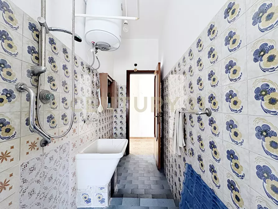 Immagine 8 di Pentalocale in vendita  in Via Salvatore Monteforte 18 a Siracusa