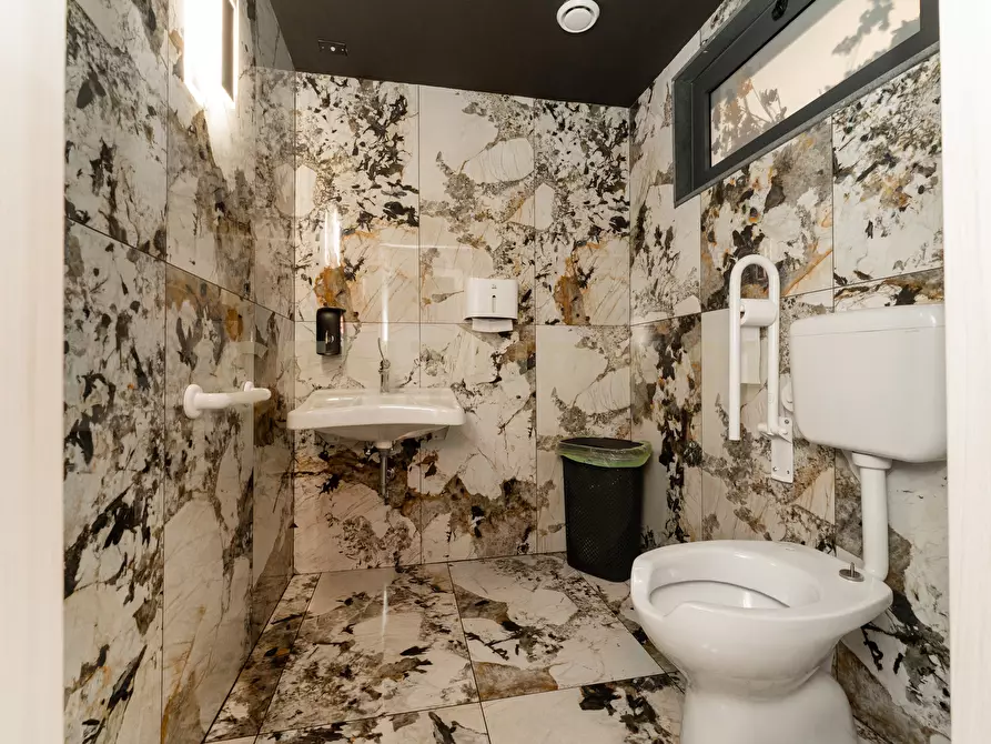 Immagine 33 di Attività commerciale in vendita  in Corso Indipendenza 131 a Catania