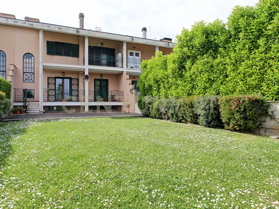 Immagine 19 di Casa trifamiliare in vendita  in Via di Casal Boccone 256 a Roma