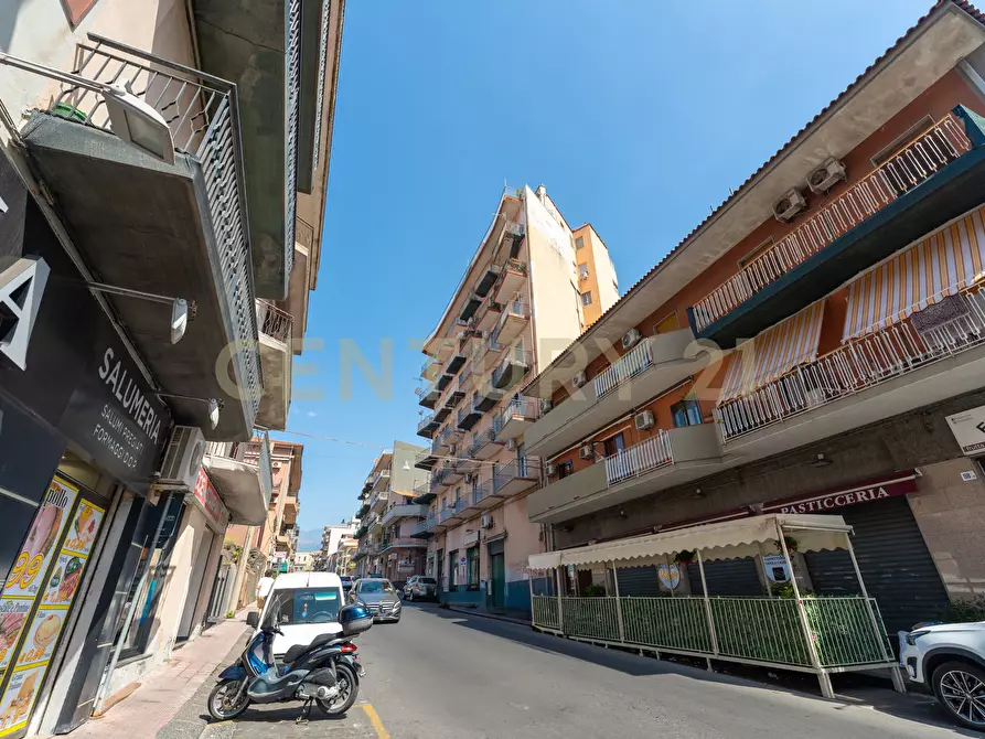 Immagine 37 di Pentalocale in vendita  in Via Salvatore Vigo 106 a Acireale