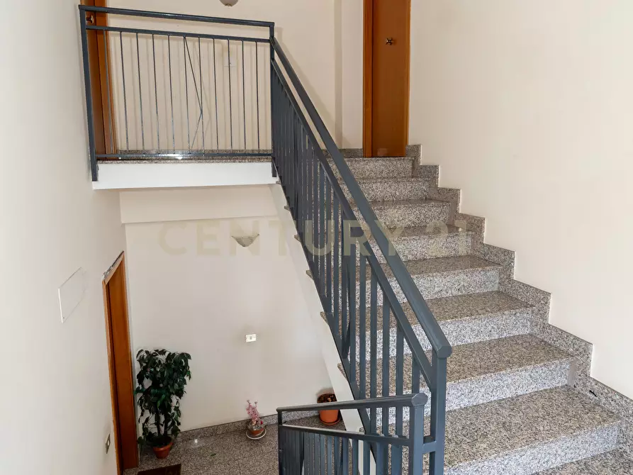 Immagine 40 di Trilocale in vendita  in Via Amerigo Vespucci 45 a Mascali