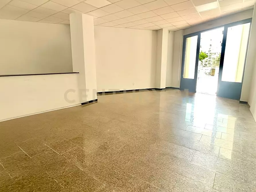Immagine 18 di Locale commerciale in vendita  in Piazza Vittorio Emanuele a Nicolosi