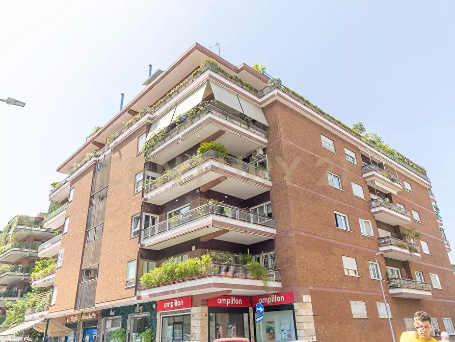 Immagine 56 di Trilocale in vendita  in Via Bevagna 56 a Roma