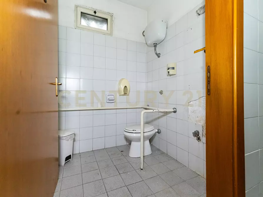 Immagine 53 di Locale commerciale in affitto  in Via Catira 2 a San Gregorio Di Catania