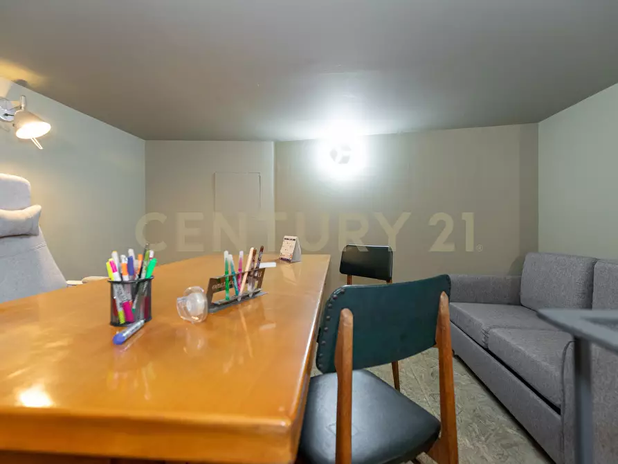 Immagine 34 di Locale commerciale in vendita  in Largo Rosolino Pilo 6 a Catania