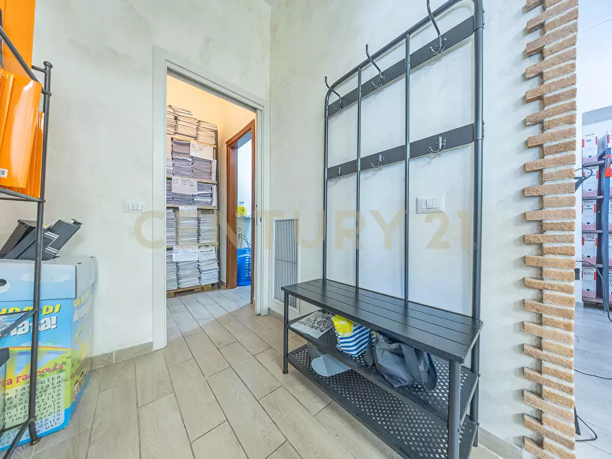 Immagine 30 di Locale commerciale in vendita  in VIA AUGUSTA GENINA 16 a Roma