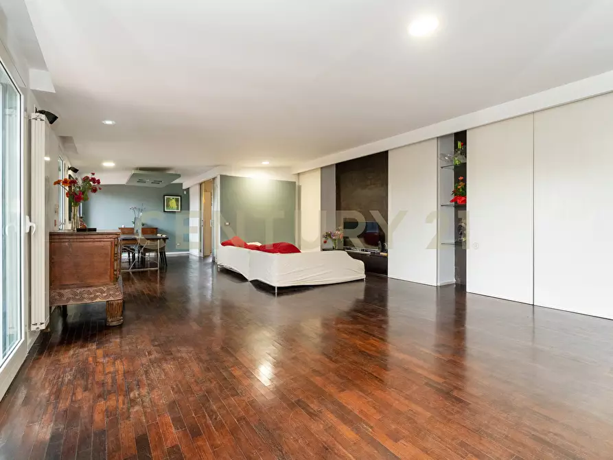 Immagine 29 di Attico in vendita  in Via Maria Gianni 85 a Catania