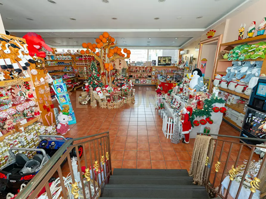 Immagine 10 di Locale commerciale in vendita  in Via Passo Gravina 150 a Catania