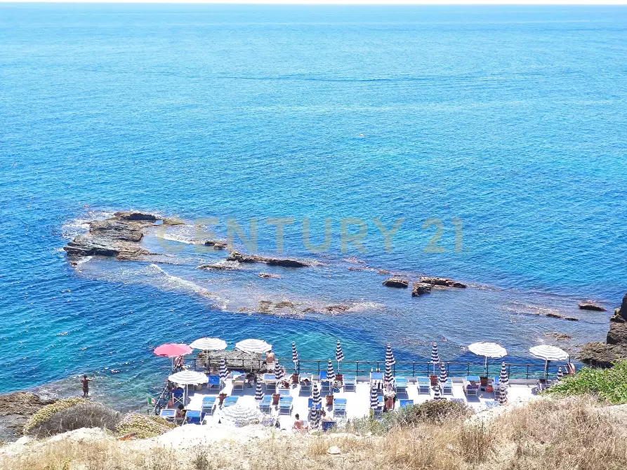 Immagine 1 di Casa indipendente in vendita  in Riviera Dionisio Il Grande 209 a Siracusa