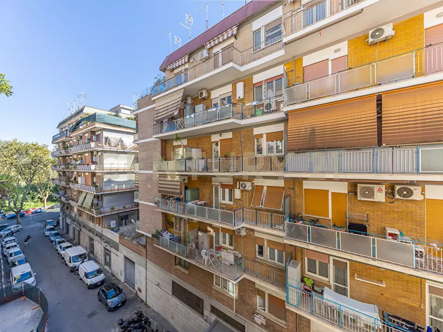 Immagine 28 di Trilocale in vendita  in Via Luigi Rava 9 a Roma