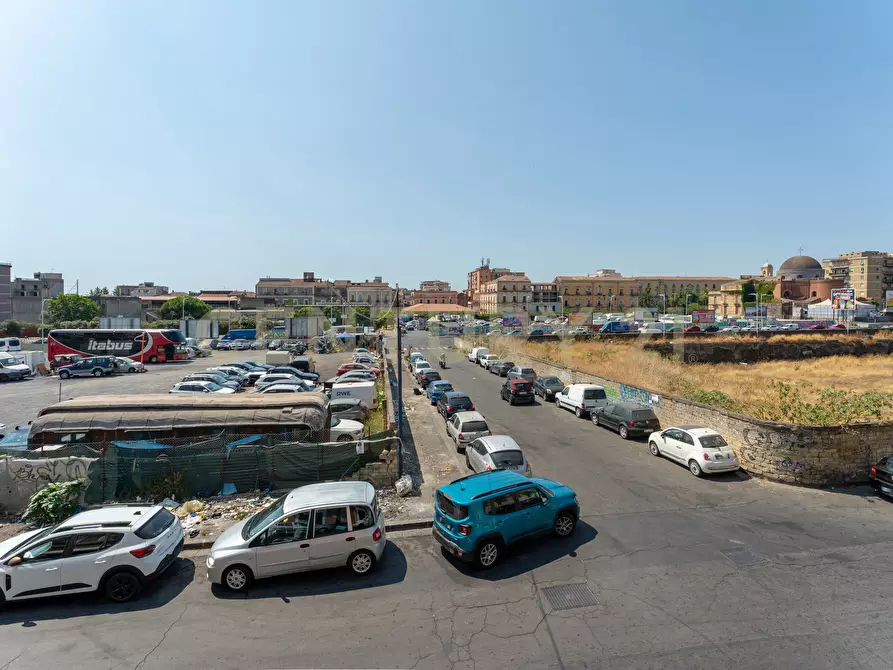 Immagine 25 di Bilocale in vendita  in Via Archimede 143 a Catania