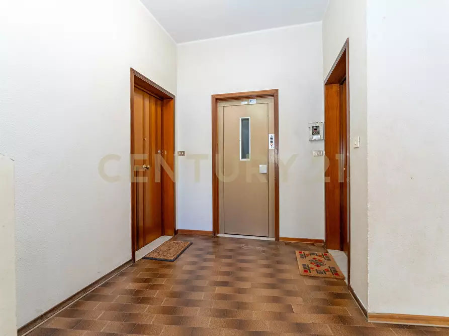 Immagine 8 di Pentalocale in vendita  in Via Cristoforo Colombo 1 a San Gregorio Di Catania