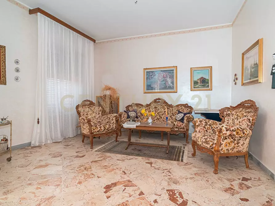 Immagine 16 di Pentalocale in vendita  in Via Catania 42 a Enna