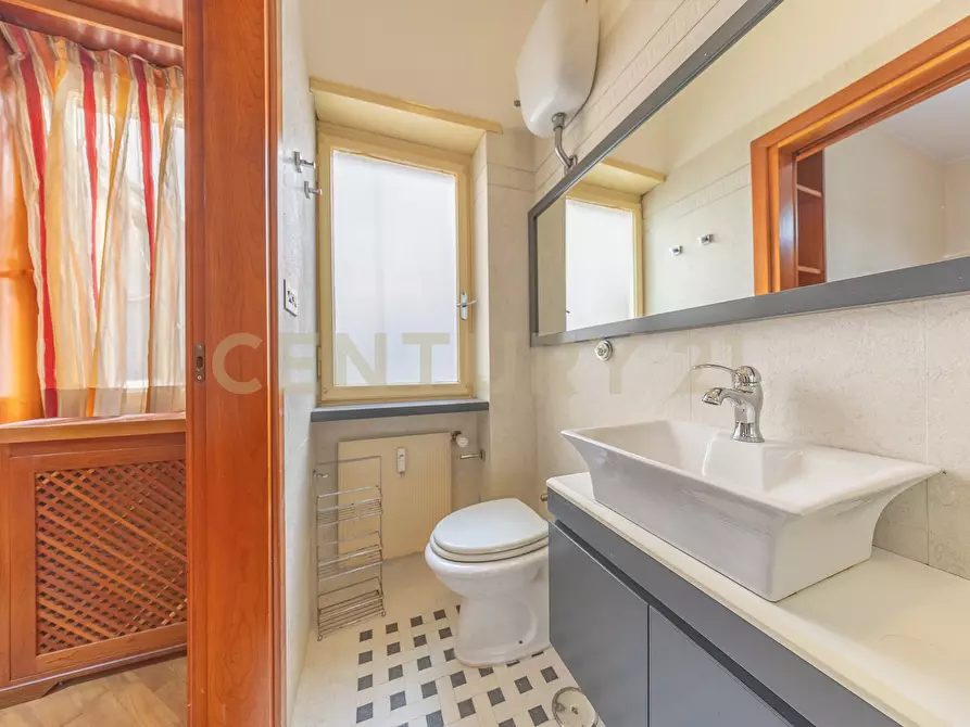 Immagine 15 di Trilocale in vendita  in Via Bevagna 56 a Roma