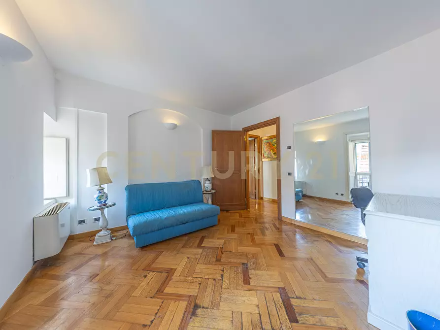 Immagine 50 di Pentalocale in vendita  in Via della Croce 71 a Roma