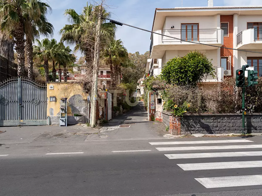 Immagine 34 di Trilocale in vendita  in Via Livorno 101 a Aci Castello