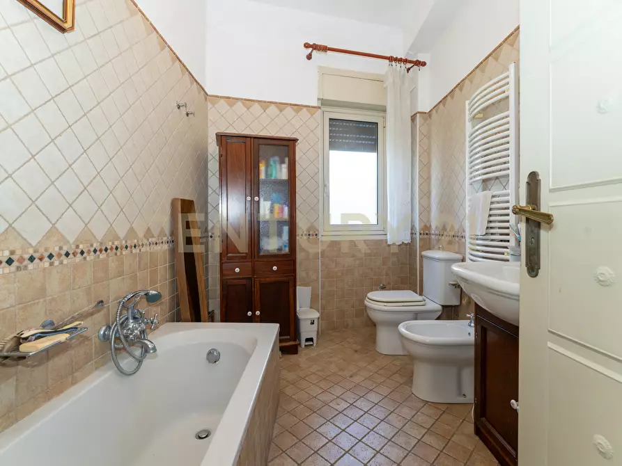 Immagine 25 di Pentalocale in vendita  in Via Madonna delle Lacrime 64 a Catania