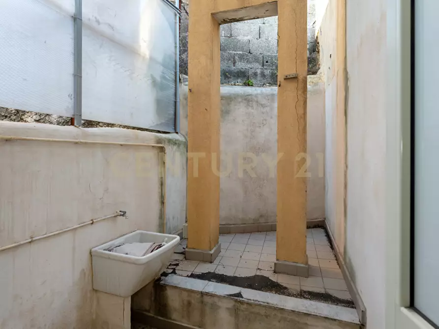 Immagine 24 di Locale commerciale in vendita  in Via Nizzeti 3 a Tremestieri Etneo