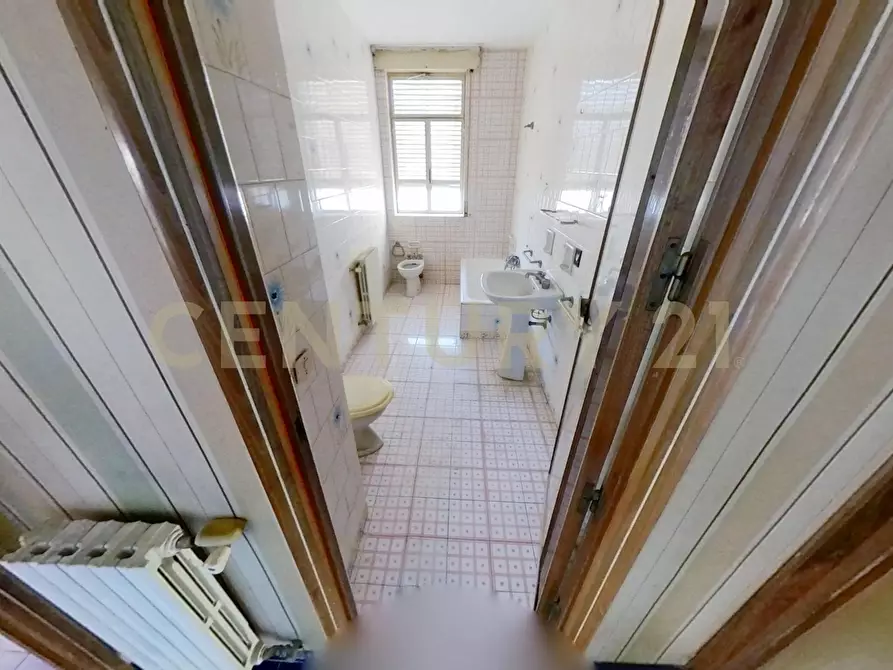 Immagine 39 di Pentalocale in vendita  in Corso Umberto I 1C a Modica