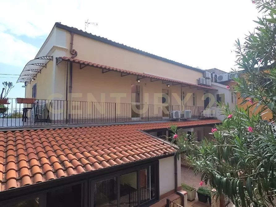 Immagine 43 di Villa in vendita  in Via Livorno 97 a Aci Castello