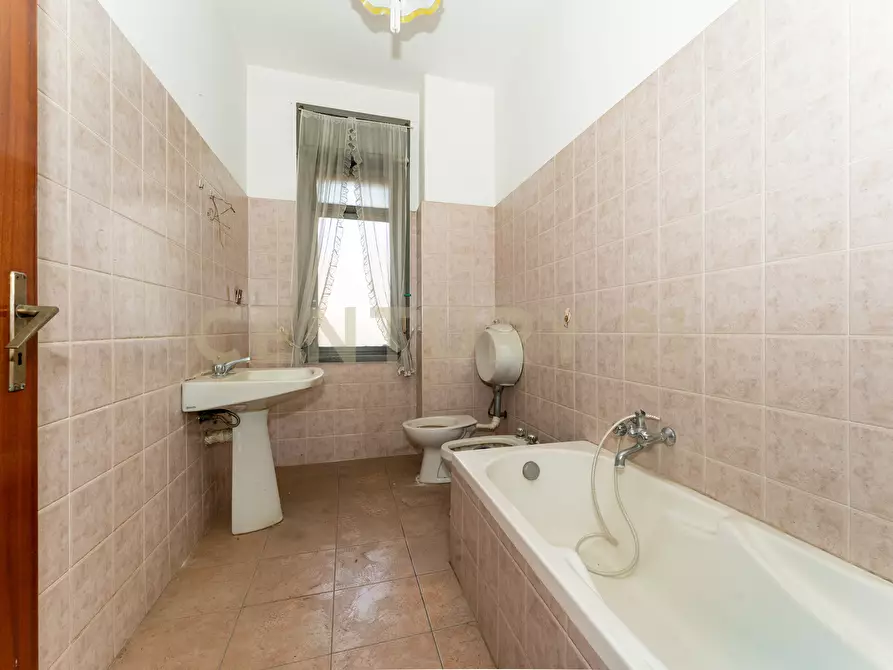 Immagine 32 di Pentalocale in vendita  in Via Fiume 12 a Catania