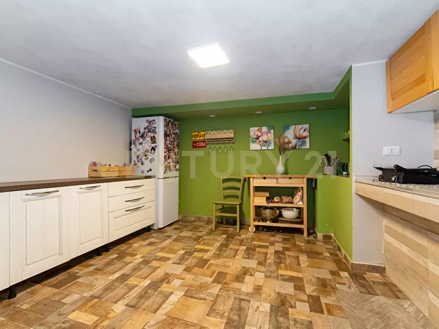 Immagine 42 di Pentalocale in vendita  in Via Crocifisso 26 a Aci Castello