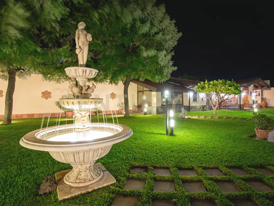 Immagine 80 di Villa in vendita  in Via Salemi 19 a Mascalucia