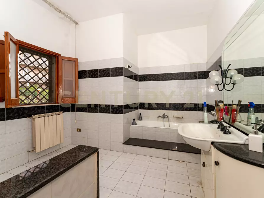 Immagine 36 di Appartamento in vendita  in Via Antonio Zacco 7 a Catania