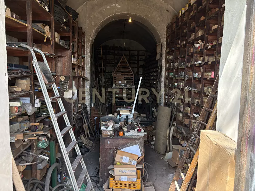 Immagine 26 di Locale commerciale in vendita  in Via 6 Aprile 59 a Catania