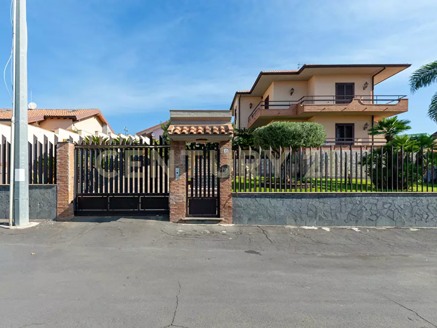 Immagine 44 di Villa in vendita  in Via Salemi 19 a Mascalucia