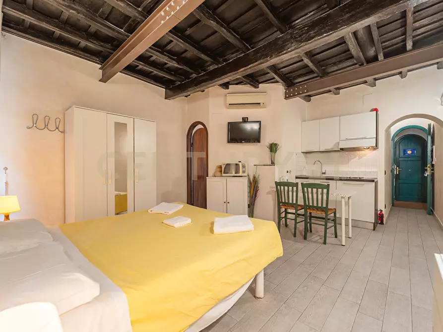 Immagine 28 di Trilocale in vendita  in Via Urbana 80 a Roma