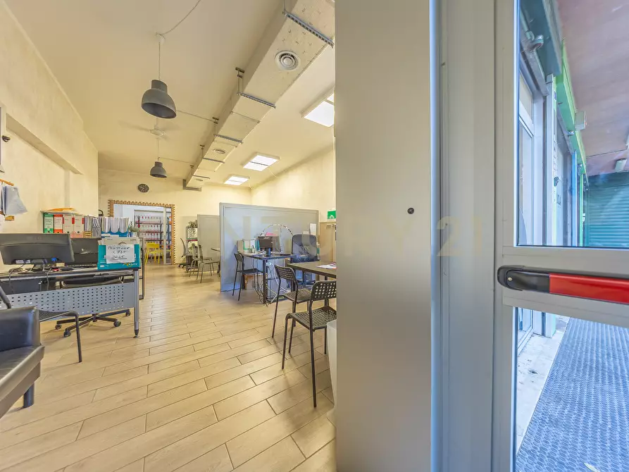 Immagine 4 di Locale commerciale in vendita  in VIA AUGUSTA GENINA 16 a Roma