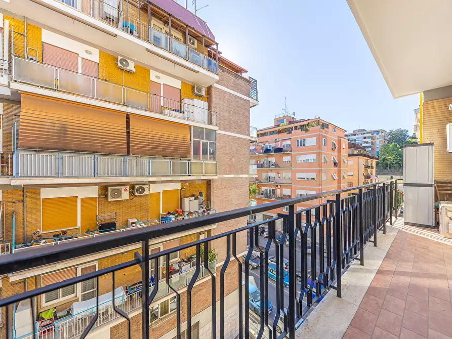 Immagine 29 di Trilocale in vendita  in Via Luigi Rava 9 a Roma