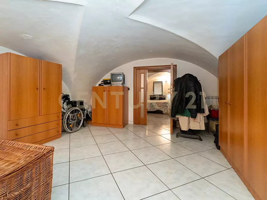 Immagine 29 di Pentalocale in vendita  in Via Giuseppe Verdi 165 a Catania