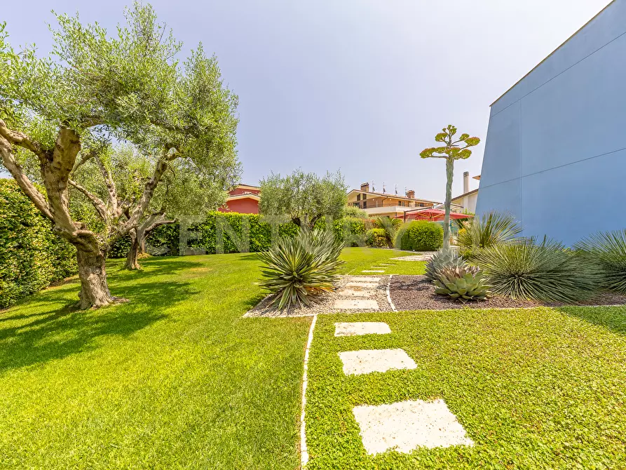 Immagine 26 di Villa in vendita  in Via Palmoli 27 a Roma