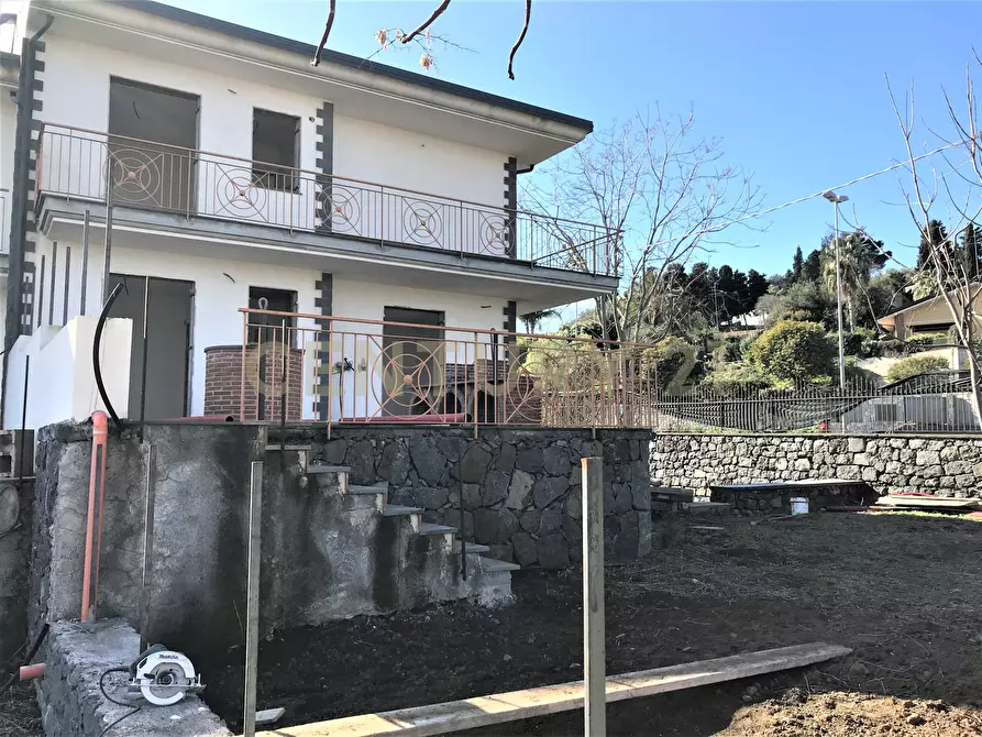 Immagine 16 di Casa bifamiliare in vendita  in via Vincenzo Ricca a Catania