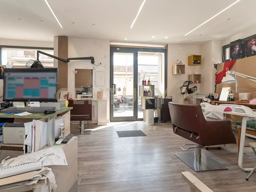 Immagine 9 di Locale commerciale in vendita  in Via del Bosco 163 a Catania