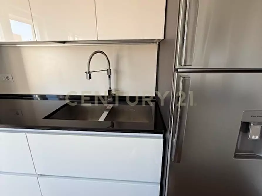 Immagine 97 di Trilocale in affitto  in Via Montecristo 10 a Roma