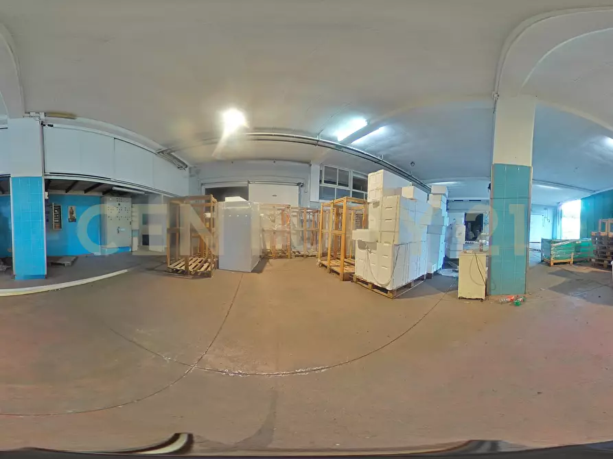 Immagine 91 di Showroom in vendita  in Via delle Scuole 1 a Aci Castello