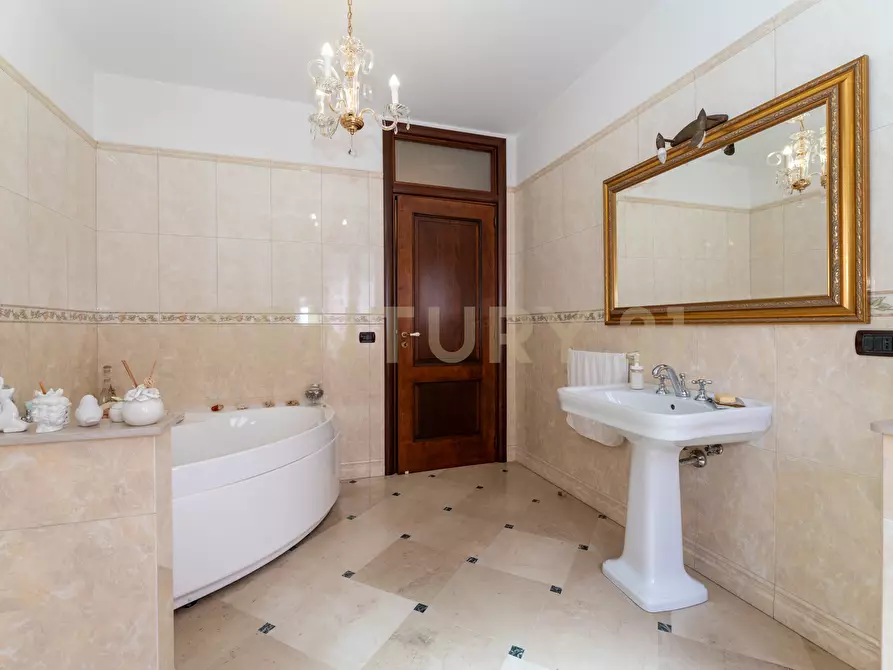 Immagine 37 di Appartamento in vendita  in Via Antonino di Sangiuliano 298 a Catania