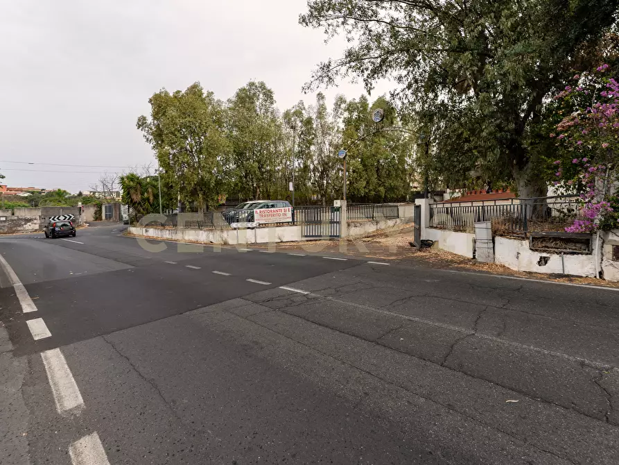 Immagine 42 di Locale commerciale in affitto  in Via Catira 2 a San Gregorio Di Catania