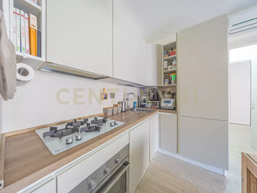 Immagine 14 di Bilocale in vendita  in Via Emanuela Loi 10 a Roma