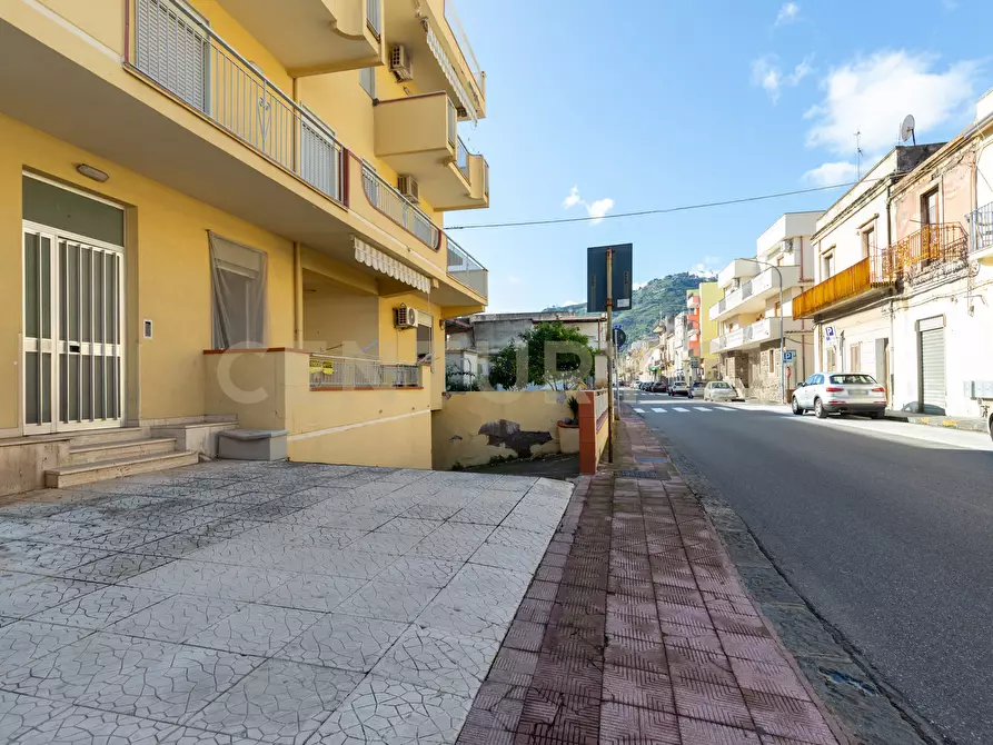 Immagine 3 di Trilocale in vendita  in Via Consolare Valeria 9797 a Sant'alessio Siculo