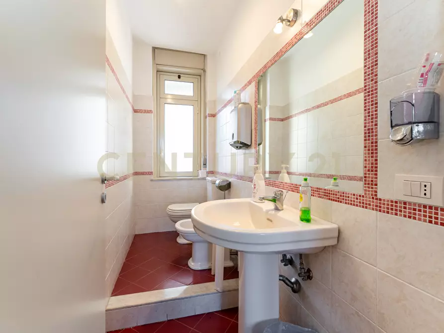 Immagine 44 di Pentalocale in vendita  in Corso Sicilia 64 a Catania