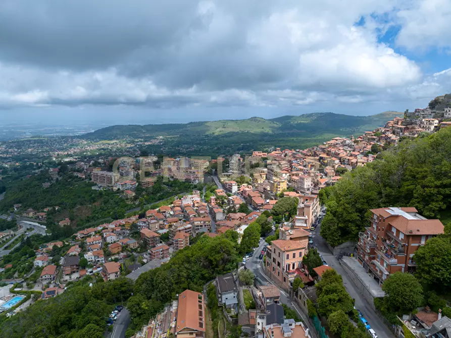 Immagine 56 di Pentalocale in vendita  in Viale Madonna del Tufo 26 a Rocca Di Papa