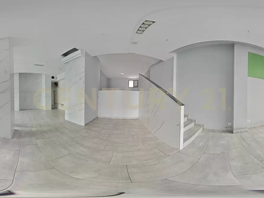 Immagine 39 di Locale commerciale in vendita  in Via Mario Sangiorgi 56 a Catania