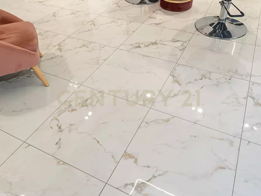Immagine 12 di Locale commerciale in vendita  in Via Vittorio Emanuele II 113a a Gravina Di Catania